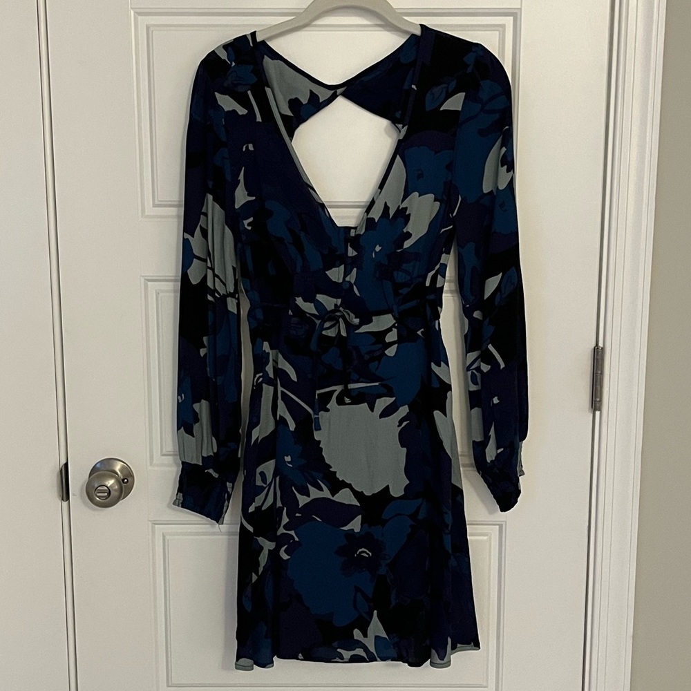 SALE NWT Band of Gypsies Blue Floral Long Sleeve Dress
